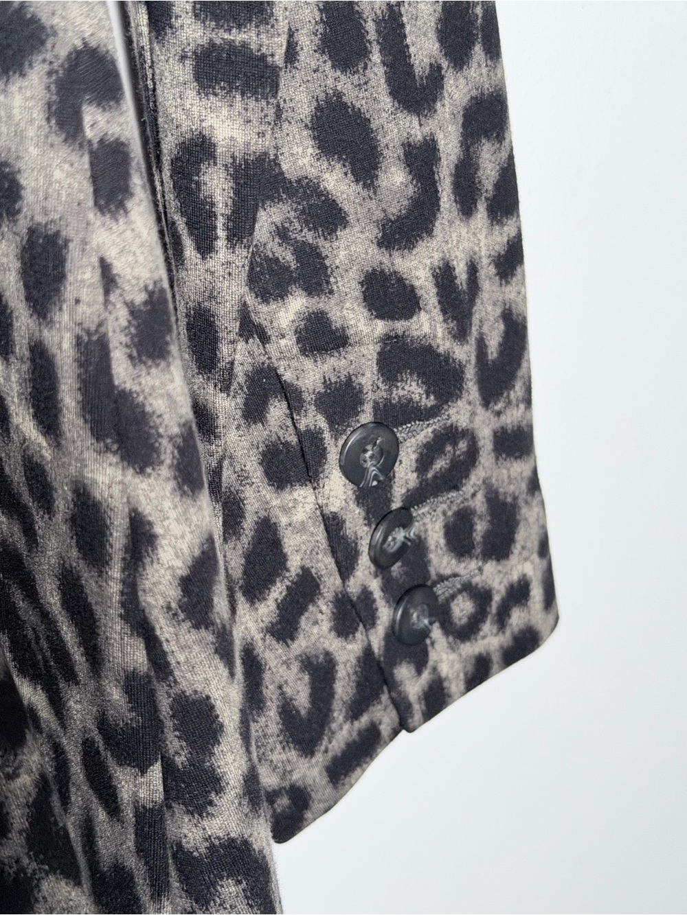 CAbi Leopard Print Blazer Jacket in Black and Tan Sz 2 - Picture 13 of 15